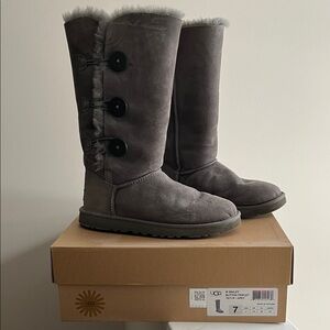 UGG Women's Bailey Triple Button Boots Grey 7